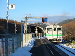 楓駅から一番列車兼最終列車が発車するところです。